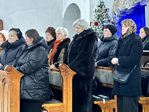 Різдвяна молитва та підтримка: зустріч для родин загиблих воїнів у Тернополі (фото)
