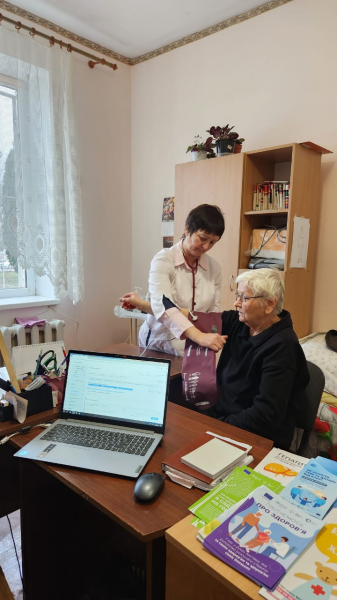 Медики на колесах: вакцинальний автобус відвідав села Тернопільщини (фото)