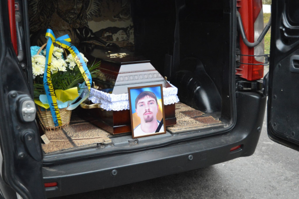 Лановецька громада попрощалася із полеглим 28-річним захисником Віталієм Нанюком (фото)