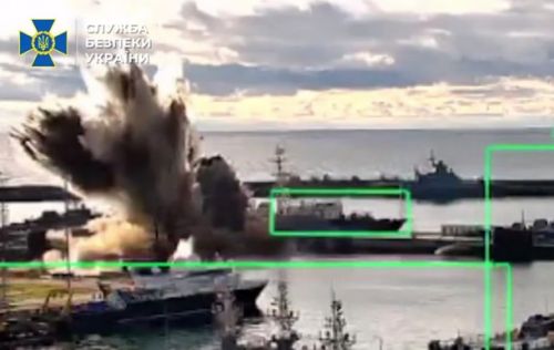 СБУ вразила російський підводний човен у порту Новоросійська (відео)