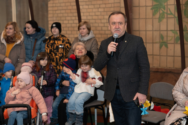 Для дітей із особливими освітніми потребами у Тернополі відкрили купольну альтанку (фото)