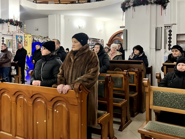 Різдвяна молитва та підтримка: зустріч для родин загиблих воїнів у Тернополі (фото)