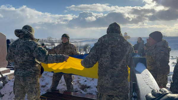 Озернянська громада попрощалася із захисником Романом Майдановим (фото)
