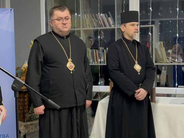 Різдвяна молитва та підтримка: зустріч для родин загиблих воїнів у Тернополі (фото)