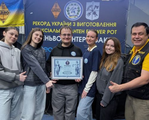 Студенти з Тернополя допомогли встановити Національний рекорд України, підтримуючи ЗСУ (ФОТО)