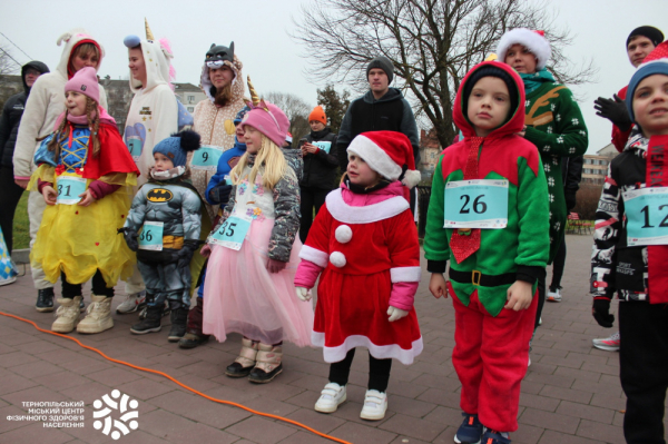Костюмований благодійний забіг святих Миколаїв провели у Тернополі (фото, відео)