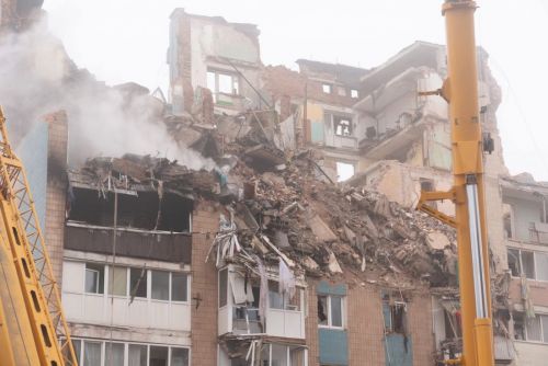 У Тернополі завершують демонтаж будинку на Стуса, в якого влучила російська ракета (відео)