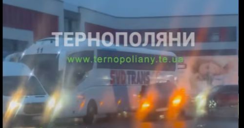 У Тернополі зіткнулися автомобіль Porsche та міжміський автобус (відео)