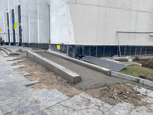 У «білому домі» в Тернополі розпочалась реконструкція: що планують зробити (ФОТО)