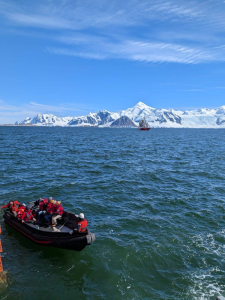 Полярне коло вперше перетнув український криголам «Ноосфера»: детальніше про міжнародні дослідження (ФОТО)