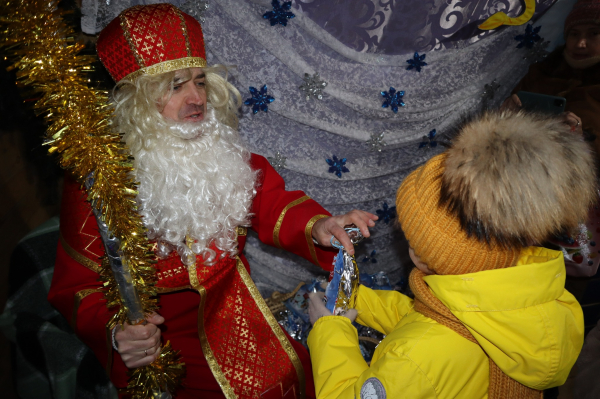 Хатинку Миколая відкрили у Козові: близько 300 дітей отримали свято та подарунки (фото)