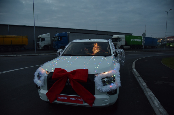 Святий Миколай прибув в Україну: завтра у «Раві-Руській» відкриють його резиденцію (фото)