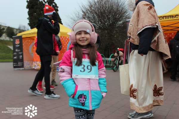 Костюмований благодійний забіг святих Миколаїв провели у Тернополі (фото, відео)