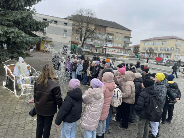 Борщівська громада відкрила Хатинку Миколая: понад 1400 дітей відвідали святкову резиденцію (фото)