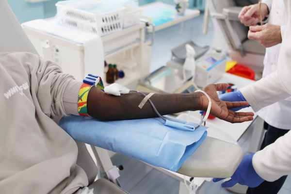 Донорство не має кордонів: в Тернопільському центрі крові допомагають навіть іноземці (фото)