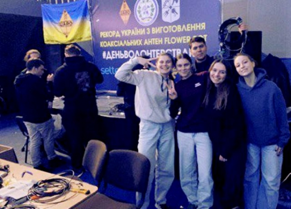 Студенти з Тернополя допомогли встановити Національний рекорд України, підтримуючи ЗСУ (ФОТО)