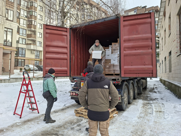 Музей Тернопільщини отримав 7 тонн гуманітарного вантажу з Канади (фото)
