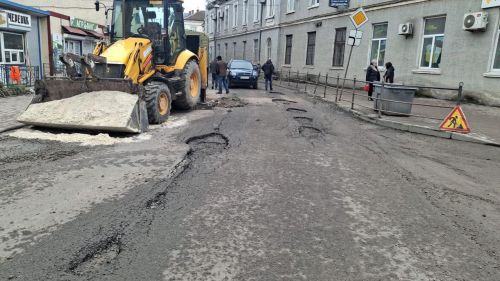 У Бережанах обмежено рух на дорозі державного значення через ремонт(фото)