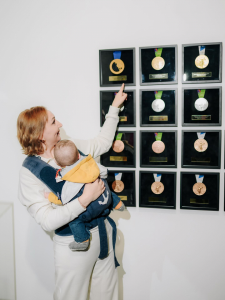 Олена Підгрушна вперше з'явилися на публіці з маленьким сином (фото)