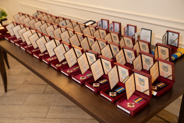 Посмертні нагороди родинам 52 загиблих військових вручили на Тернопільщині (фото)