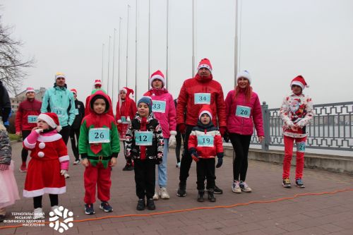 Костюмований благодійний забіг святих Миколаїв провели у Тернополі (фото, відео)