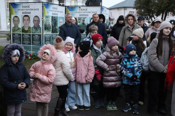 Хатинку Миколая відкрили у Козові: близько 300 дітей отримали свято та подарунки (фото)