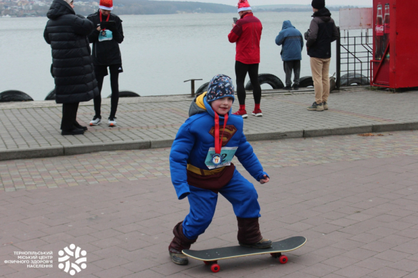 Костюмований благодійний забіг святих Миколаїв провели у Тернополі (фото, відео)