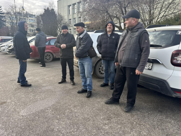 Жителі Кременеччини вкотре долучилися до зведення фортифікацій на сході (фото)