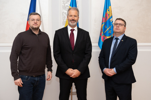 Модернізація лікарні та шкільні автобуси: що обговорили на зустрічі з чеськими представниками у Тернополі (фото)