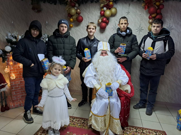 Борщівська громада відкрила Хатинку Миколая: понад 1400 дітей відвідали святкову резиденцію (фото)