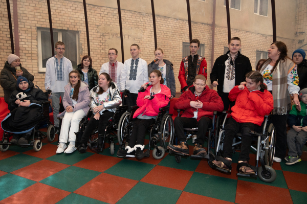 Для дітей із особливими освітніми потребами у Тернополі відкрили купольну альтанку (фото)