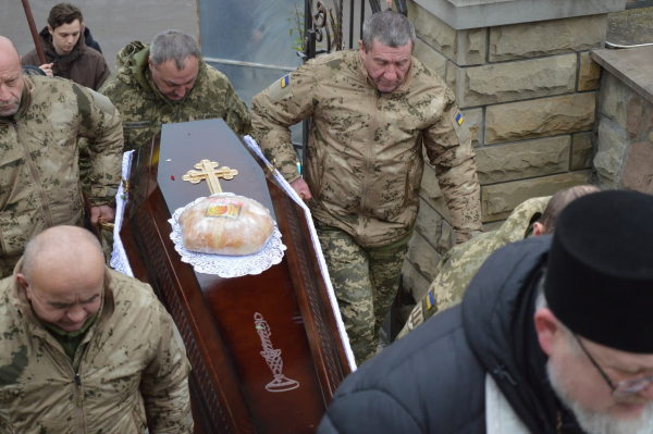 Лановецька громада попрощалася із полеглим 28-річним захисником Віталієм Нанюком (фото)