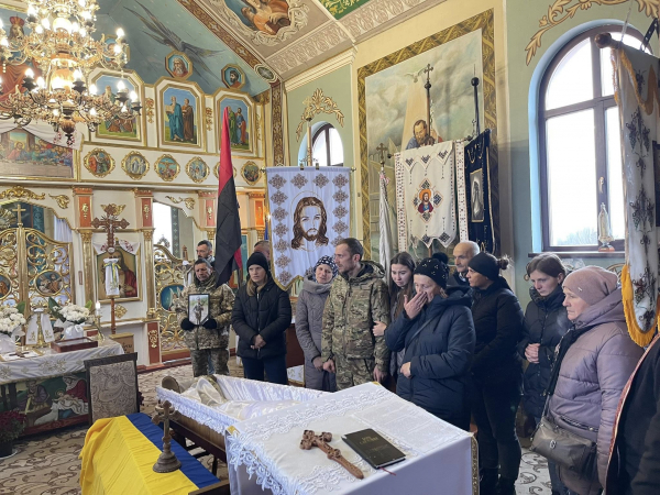 Озернянська громада провела в останню дорогу Героя України Юрія Перова (фото)