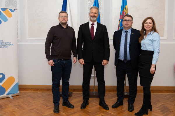 Модернізація лікарні та шкільні автобуси: що обговорили на зустрічі з чеськими представниками у Тернополі (фото)