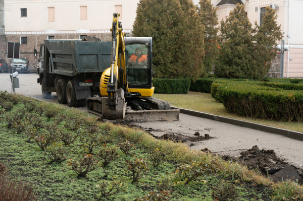 У «білому домі» в Тернополі розпочалась реконструкція: що планують зробити (ФОТО)