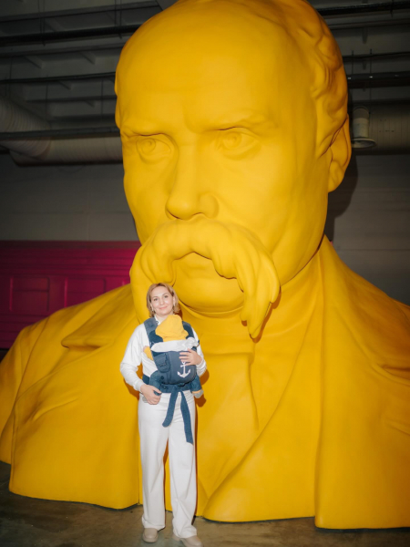 Олена Підгрушна вперше з'явилися на публіці з маленьким сином (фото)