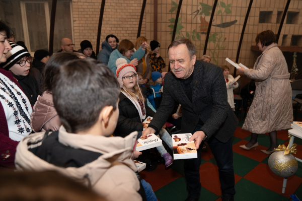 Для дітей із особливими освітніми потребами у Тернополі відкрили купольну альтанку (фото)