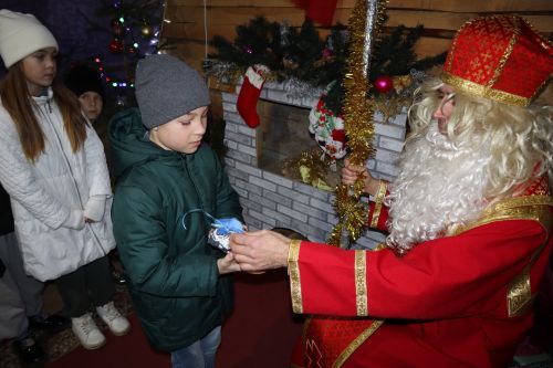 Хатинку Миколая відкрили у Козові: близько 300 дітей отримали свято та подарунки (фото)