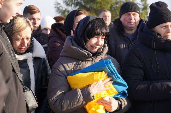 У Байковецькій громаді попрощалися з військовослужбовцем Андрієм Южиним (фото)