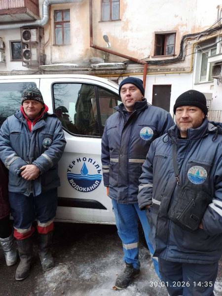 Працівники «Тернопільводоканалу» допомагають ліквідовувати наслідки обстрілів у Києві (фото)