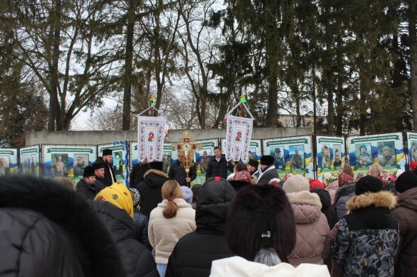 У Великих Дедеркалах провели IV благодійний фестиваль «Колядуй Захисникам» (фото)