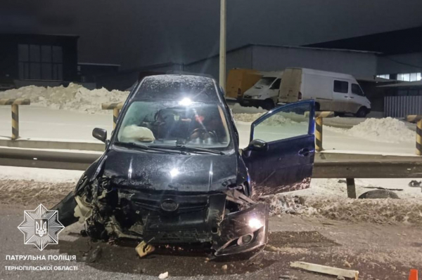 У Тернополі нетверезий водій розтрощив своє авто (фото)