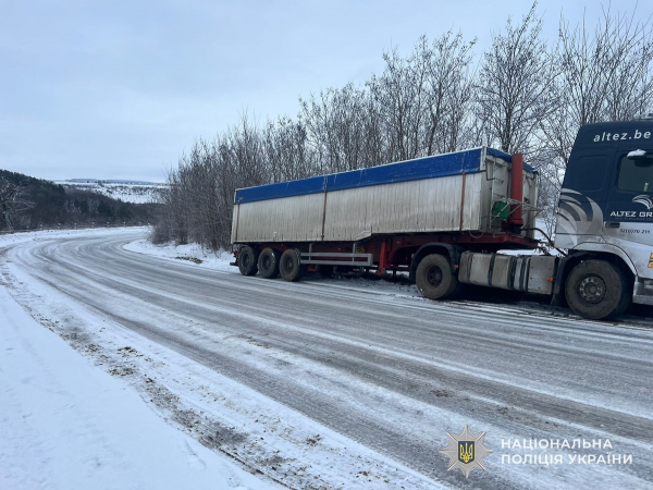 Через різке похолодання на Тернопільщині зростає ризик ДТП (фото)