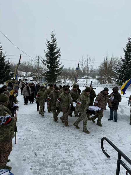 У громаді на Тернопільщині поховали воїна - Сергія Стельмаха (фото)