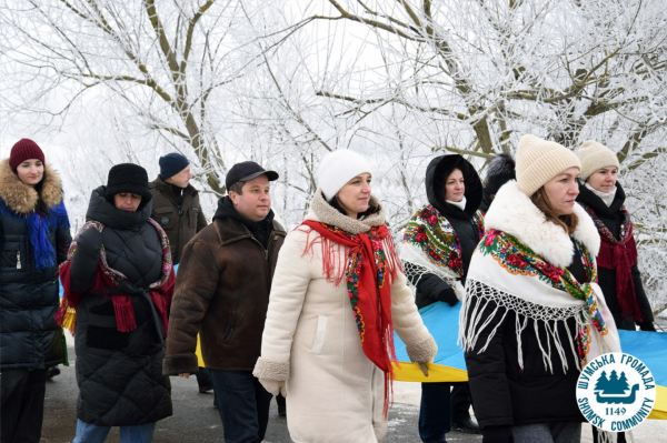 На межі Тернопільської та Хмельницької областей розгорнули прапор єдності (фото)