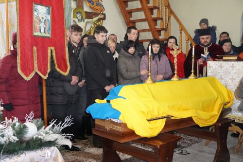 У Байковецькій громаді попрощалися з військовослужбовцем Андрієм Южиним (фото)