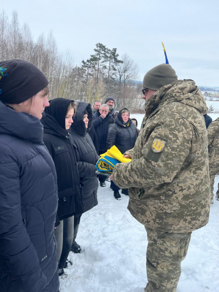Борсуківщина в скорботі: громада попрощалася із воїном Олександром Фльорчуком (фото)