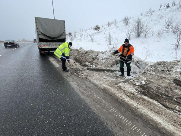 Дороги державного значення в пріоритеті: на Тернопільщині посилюють водовідведення під час відлиги (фото)
