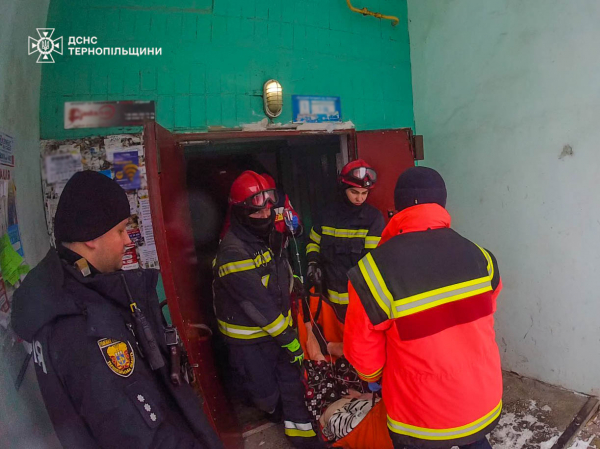 Минулої доби рятувальники Тернопільщини ліквідували пожежі, знешкодили боєприпас та доправили жінку до лікарні (фото)