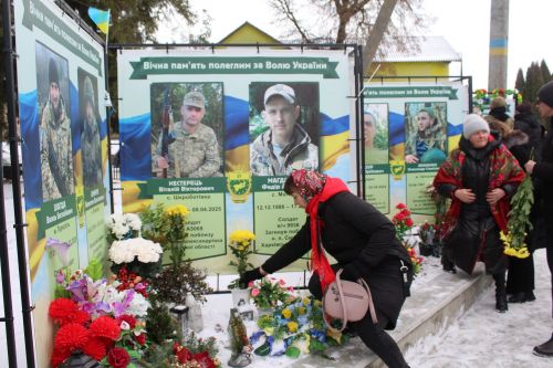 У Великих Дедеркалах провели IV благодійний фестиваль «Колядуй Захисникам» (фото)